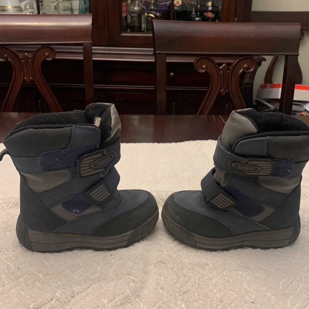 Cougar Winter Boots Insulated ( kids size 11)
